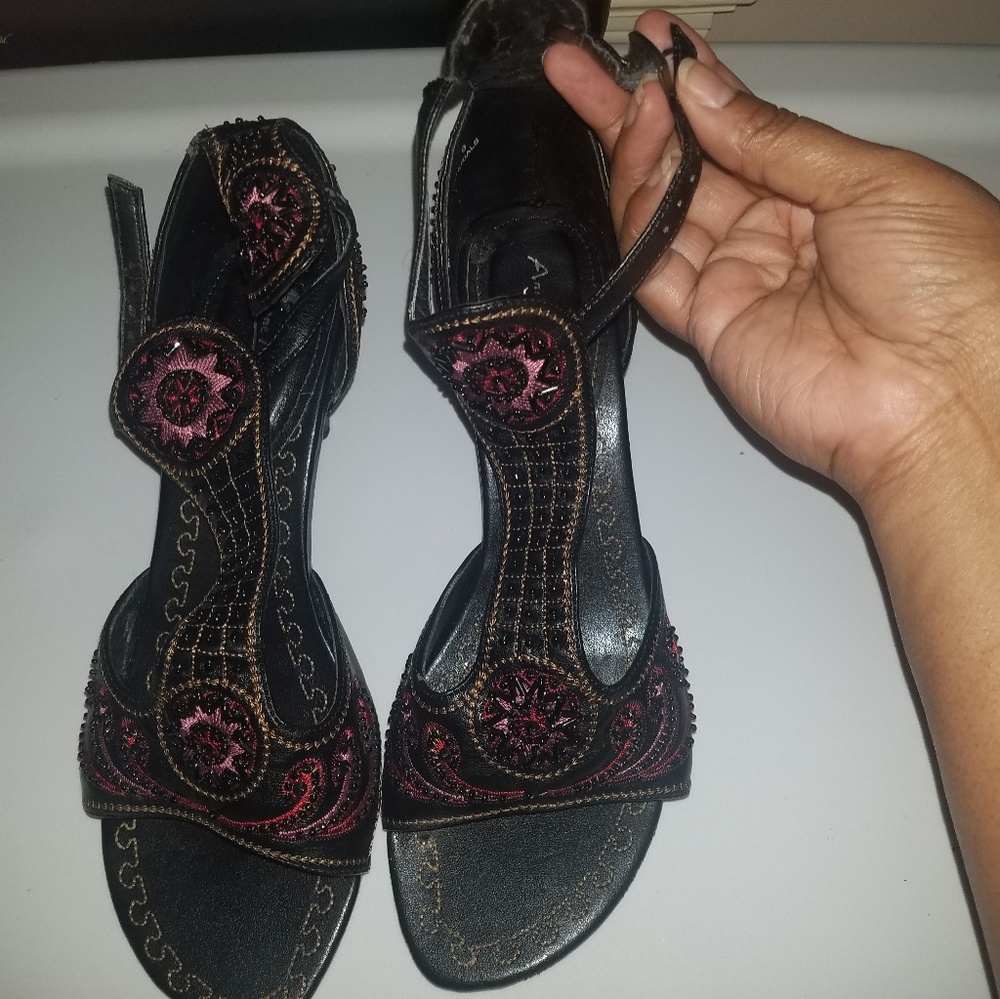 Shoes - Picture 2 of 7